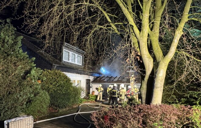 Garagenbrand in Kalkar: Feuerwehr verhindert Übergreifen auf Wohnhaus