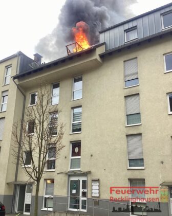 Dachstuhlbrand in Recklinghausen-König Ludwig: Wohnhaus unbewohnbar