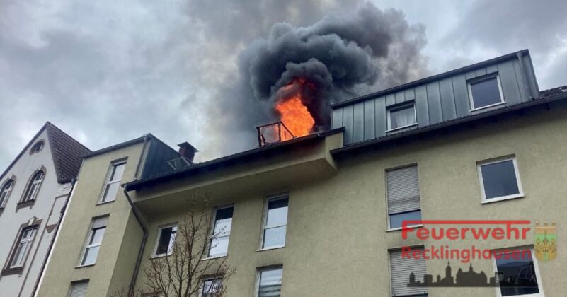 Dachstuhlbrand in Recklinghausen-König Ludwig: Wohnhaus unbewohnbar