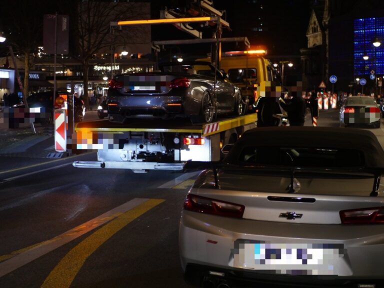 Polizei Berlin stoppt Raser mit 135 km/h und zieht 10 Poser-Autos aus dem Verkehr