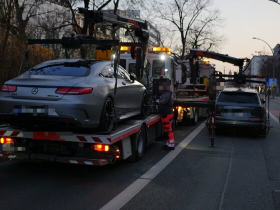 Polizei Berlin stoppt Raser mit 135 km/h und zieht 10 Poser-Autos aus dem Verkehr