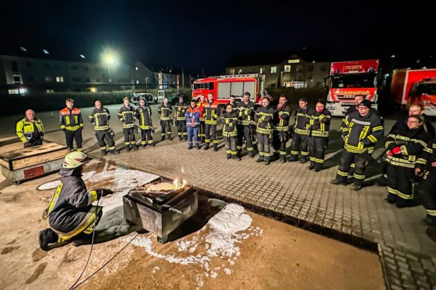 Schaumeinsatz im Fokus: Praxisnahe Ausbildung der Feuerwehr Goldbach in Mainaschaff