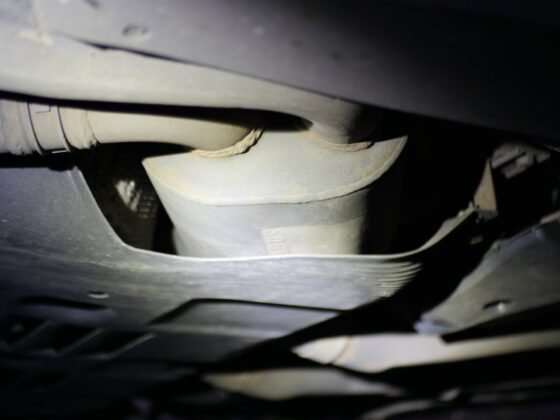 Polizei Berlin stoppt Raser mit 135 km/h und zieht 10 Poser-Autos aus dem Verkehr