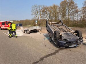 Schwerer Unfall auf der L213 fordert Einsatzkräfte in Pulheim