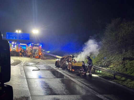 Fahrzeugbrand auf der A4: Lamborghini Urus brennt vollständig aus