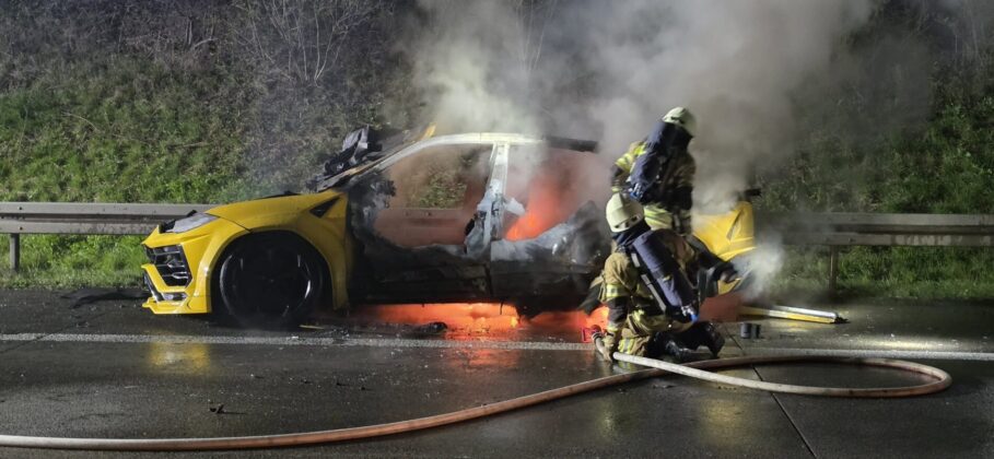 Fahrzeugbrand auf der A4: Lamborghini Urus brennt vollst&auml;ndig aus