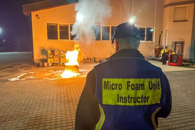 Schaumeinsatz im Fokus: Praxisnahe Ausbildung der Feuerwehr Goldbach in Mainaschaff