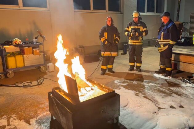 Schaumeinsatz im Fokus: Praxisnahe Ausbildung der Feuerwehr Goldbach in Mainaschaff