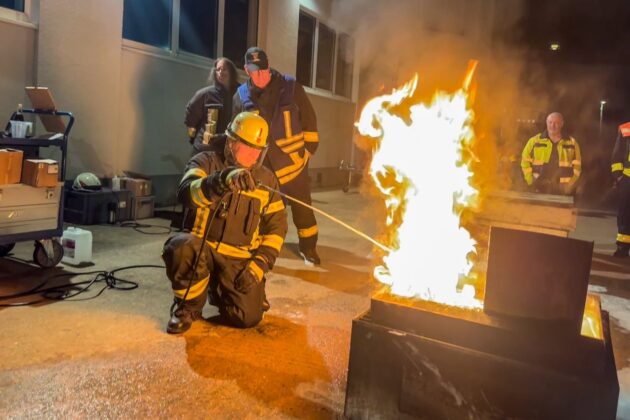 Schaumeinsatz im Fokus: Praxisnahe Ausbildung der Feuerwehr Goldbach in Mainaschaff