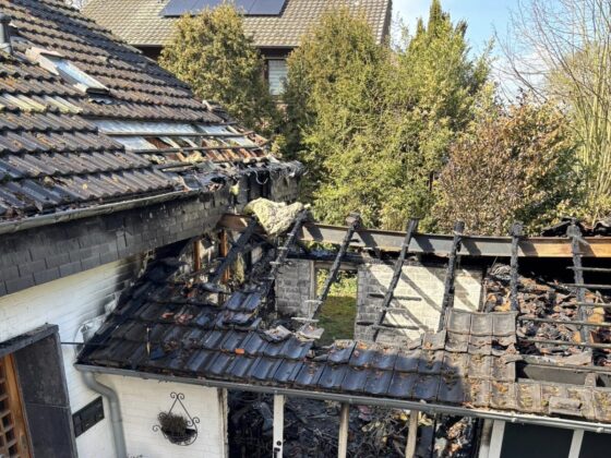 Garagenbrand in Kalkar: Feuerwehr verhindert &Uuml;bergreifen auf Wohnhaus