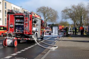 Bootsunfall im Mainzer Industriehafen: Sportboot sinkt an Steganlage