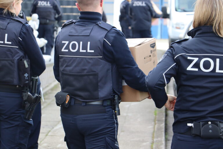 Schwarzarbeit im Ruhrgebiet: Großrazzia gegen Logistik-Bande