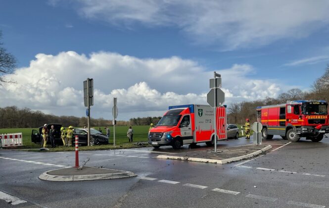 Unfall in der Thorenstraße in Alpen: Zwei Elektroautos kollidiert