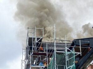 Unfall in Hennef-Söven: Pkw rast 100 Meter über Wiese