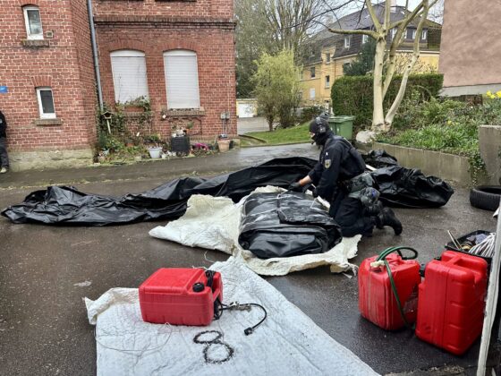 Schleusernetzwerk in Nordrhein-Westfalen: Bundesweiter Schlag gegen Boots-Schmuggler