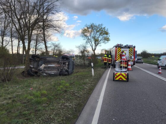 Unfall bei Graben-Neudorf: Achsbruch führt zu schwerer Kollision