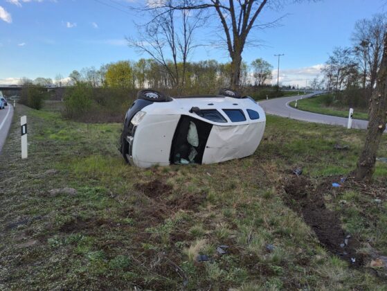Unfall bei Graben-Neudorf: Achsbruch führt zu schwerer Kollision
