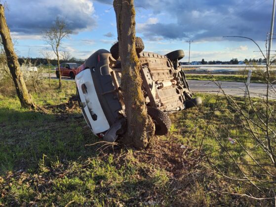Unfall bei Graben-Neudorf: Achsbruch f&uuml;hrt zu schwerer Kollision