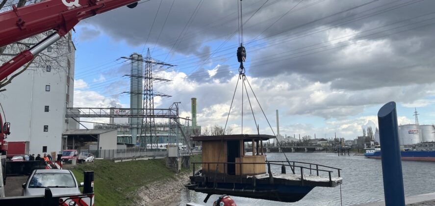 Bootsunfall im Mainzer Industriehafen