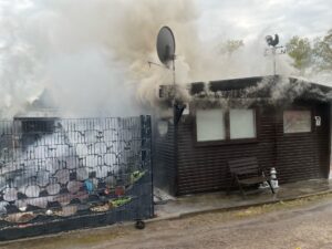 Großbrand im Stadtosten von Regensburg: Lagerhalle in Flammen