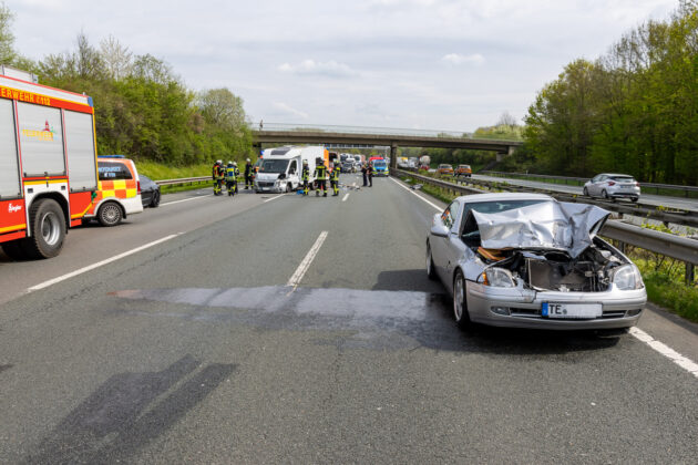 Unfall auf der A2 bei Porta Westfalica: Wohnmobil kracht in Leitplanke