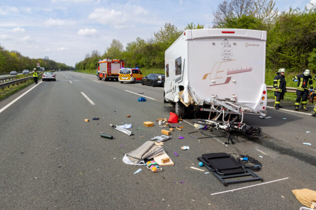 Unfall auf der A2 bei Porta Westfalica: Wohnmobil kracht in Leitplanke