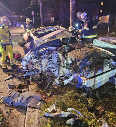 Unfall auf der Quiddestraße in München: Beifahrer aus Jaguar geschleudert