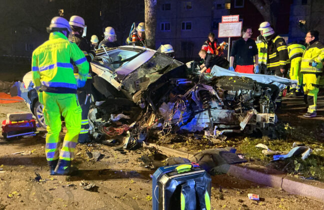 Unfall auf der Quiddestraße in München: Beifahrer aus Jaguar geschleudert