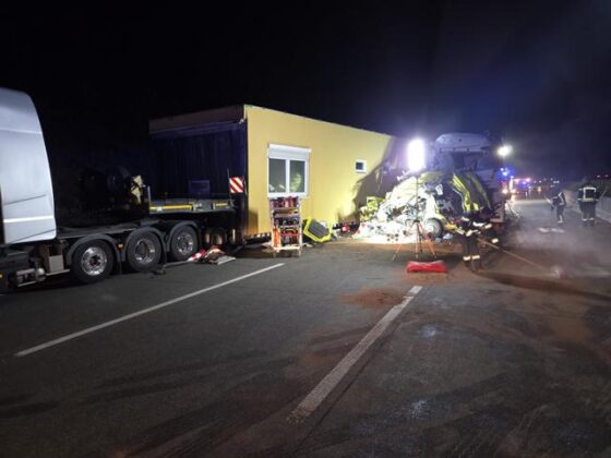 Lkw-Unglück auf der A9 bei Dittersdorf: Tödliche Kollision am Morgen