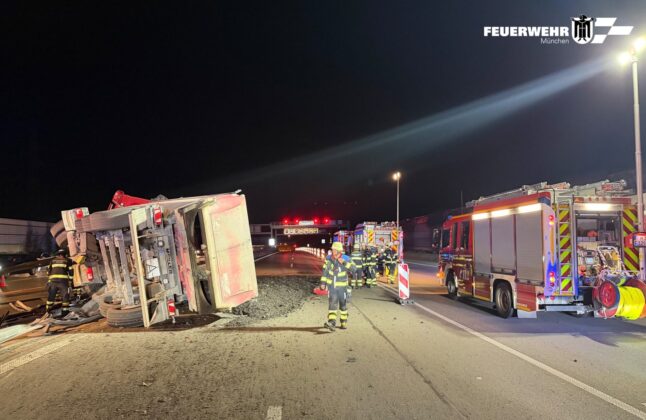 LKW-Unfall auf der A99 bei München: Kipper durchbricht Leitplanke
