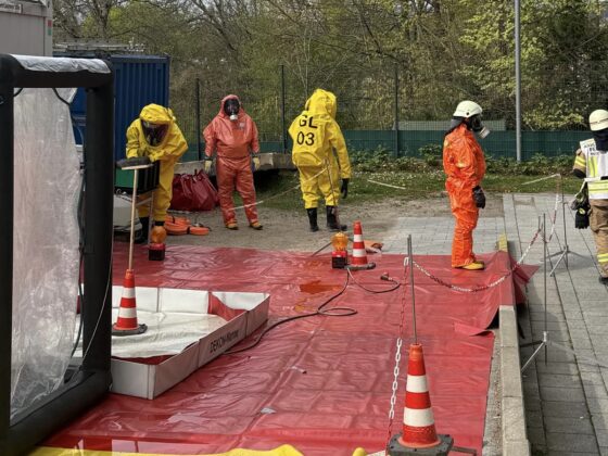 Einsatz am Evangelischen Krankenhaus in Bergisch Gladbach: Gefahrstoffaustritt