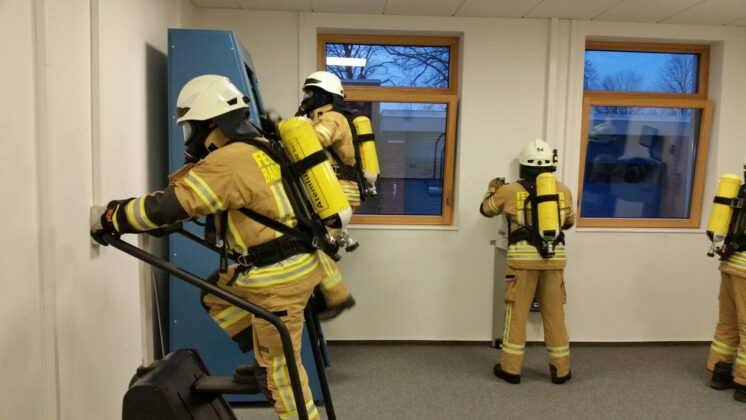 Fitness der Einsatzkräfte Schleswig-Holstein: Marcell Jansen unterstützt Feuerwehr