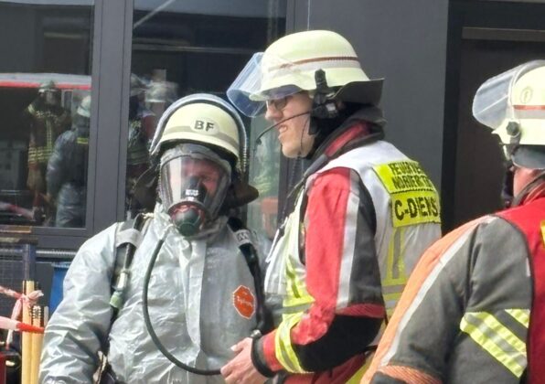 Gefahrstoffreaktion in Norderstedt: Großeinsatz im Labor