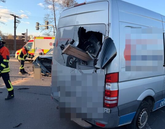 Unfall in Hösbach an der Stachus-Kreuzung: Verkehrschaos und Ignoranz