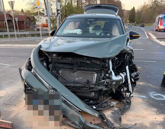 Unfall in Hösbach an der Stachus-Kreuzung: Verkehrschaos und Ignoranz