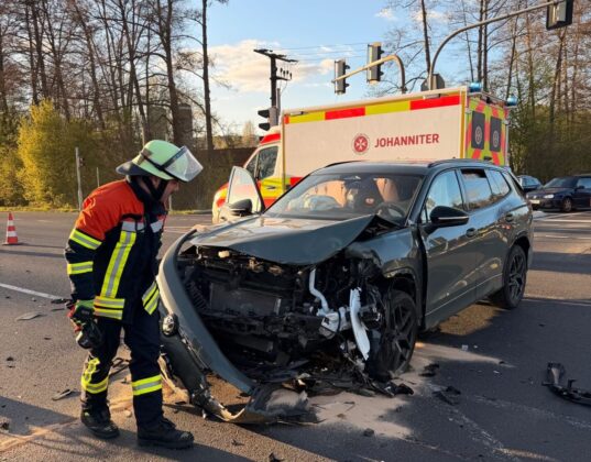 Unfall in Hösbach an der Stachus-Kreuzung: Verkehrschaos und Ignoranz