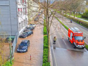 Unfall in der Rudolstädter Straße in Erfurt: Schwerverletzte nach Vorfahrtsfehler