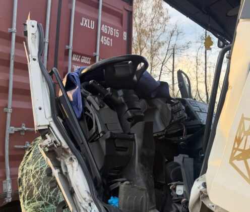 Lkw-Unfall auf der A1 bei Brinkum: Fahrer im Führerhaus eingeklemmt