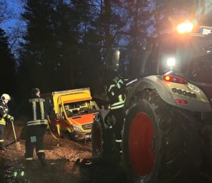 Unfall auf der Rhader Straße in Marbeck: Frontalkollision fordert vier Verletzte