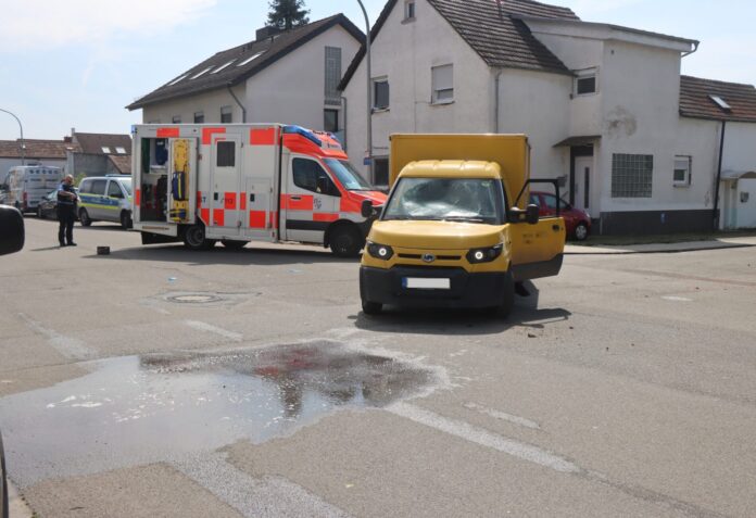 Unfall in der Max-Planck-Straße in Viernheim: Postauto übersieht Radfahrer
