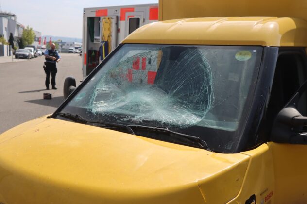 Unfall in der Max-Planck-Straße in Viernheim: Postauto übersieht Radfahrer