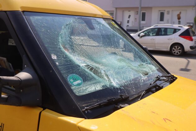 Unfall in der Max-Planck-Straße in Viernheim: Postauto übersieht Radfahrer