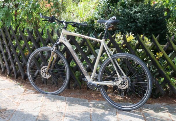 Unfall in der Max-Planck-Straße in Viernheim: Postauto übersieht Radfahrer