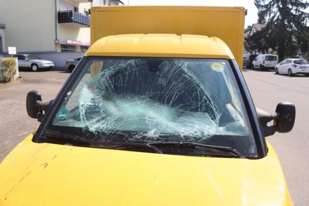 Unfall in der Max-Planck-Straße in Viernheim: Postauto übersieht Radfahrer