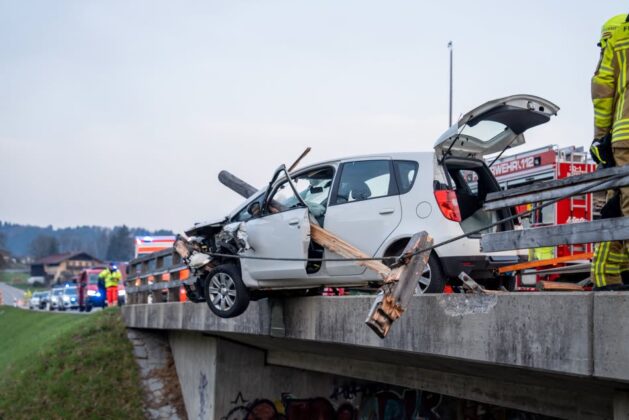 Unfall in Hammer auf der B 306: Stahlseil verhindert Absturz