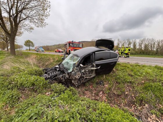 Unfall auf der B56 bei Aldenhoven: 39-J&auml;hriger schwer verletzt