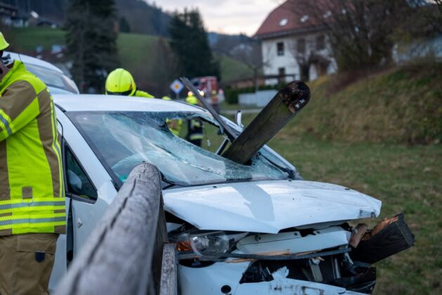 Unfall in Hammer auf der B 306: Stahlseil verhindert Absturz