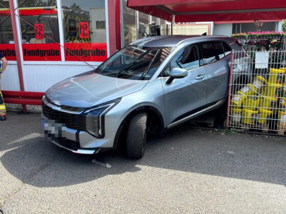 Unfall in Alzenau auf Parkplatz: Drei Pkw kollidieren heftig