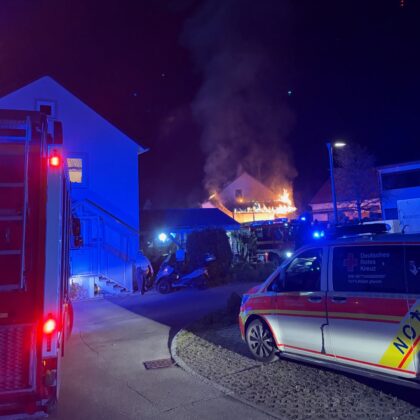 Gebäudebrand in Spaichingen-Hofen: Eine Person aus Flammen gerettet