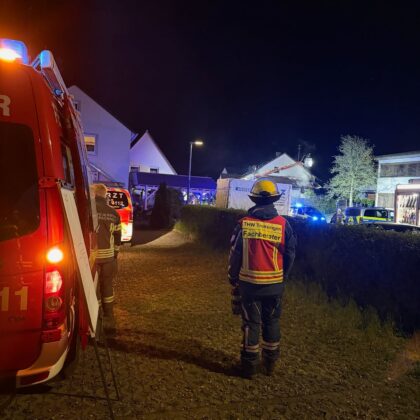 Gebäudebrand in Spaichingen-Hofen: Eine Person aus Flammen gerettet